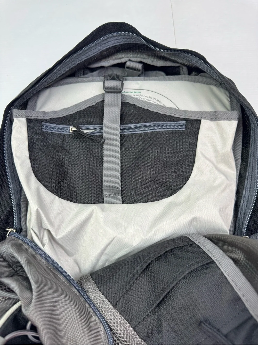 Osprey Helix Resource Series Backpack Black Grey Recycled Daypack Hiking Unisex